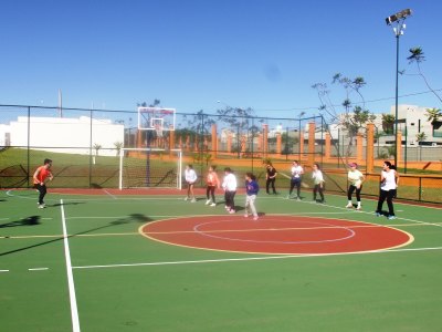 com Abdominal na Quadra Poliesportiva